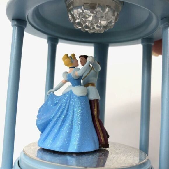 Hallmark Keepsake Ornament Cinderella at the Ball Disney Magic Light/Motion - Picture 6 of 6